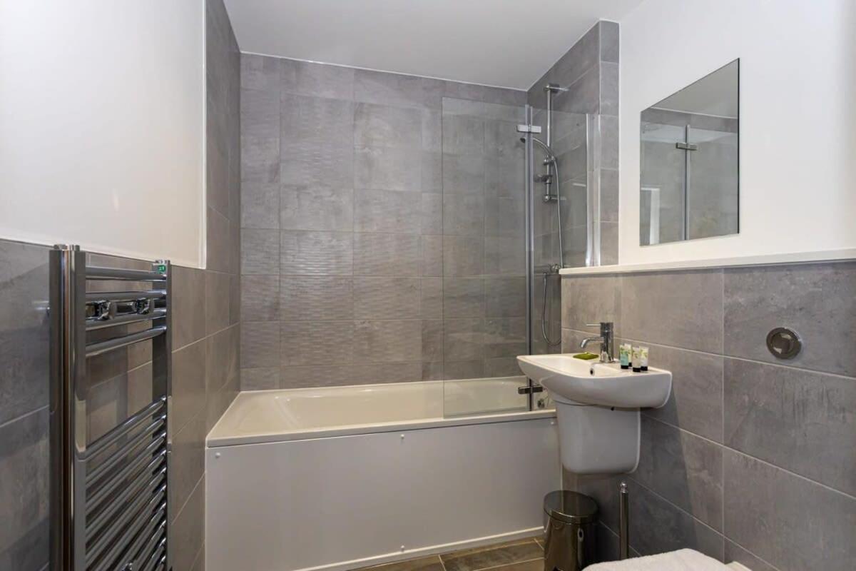 Modern 2 Bed Salford Apartment Stunning Views Mánchester Exterior foto